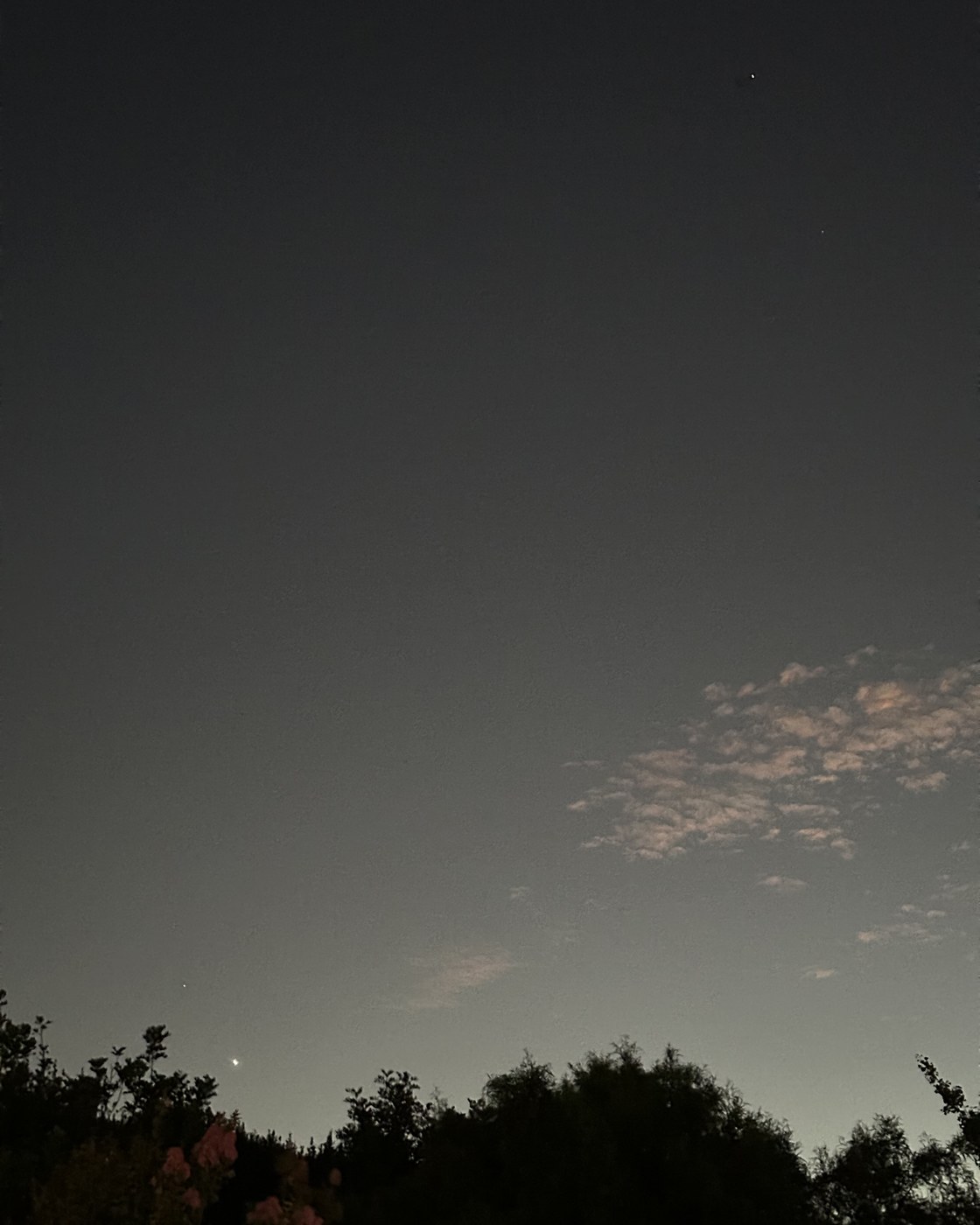 Bottom left: Venus, 52,000,000 miles away.
Top right: Arcturus, 216,000,000,000,000 miles away.