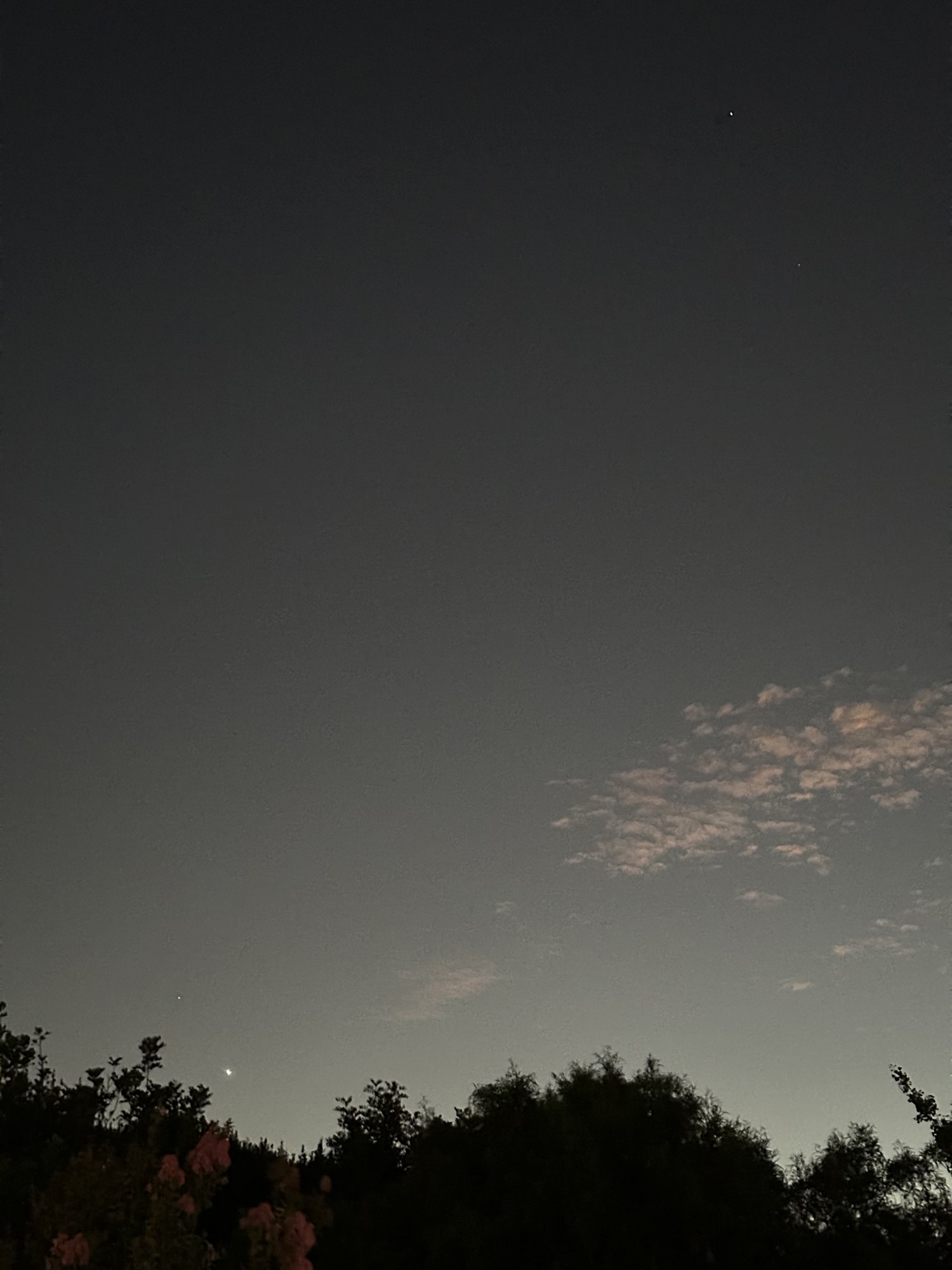 Bottom left: Venus, 52,000,000 miles away.
Top right: Arcturus, 216,000,000,000,000 miles away.